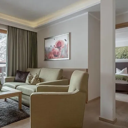 Отель Wellness & Relax Milderer Hof 4*